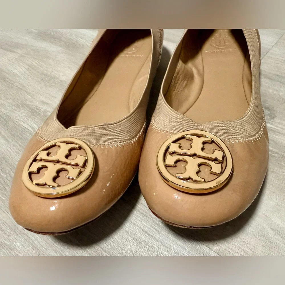 Tory Burch Caroline Nude Tan Patent Leather Ballerina Flats Sleepies Logo Size 8